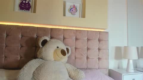 NAYA VELVET online show from 21, 11, 2025