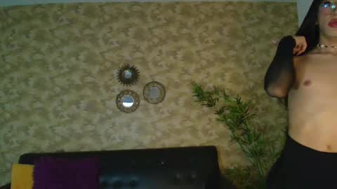 Nayla  online show from 3, 12, 2025