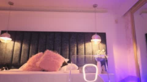 Juli  online show from 23, 11, 2025