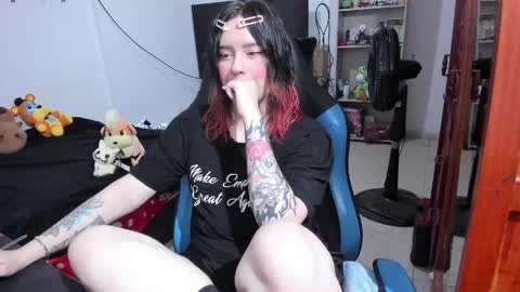 Geek Nicole    im Neeko UwU online show from 25, 4, 2026