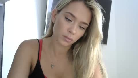 Snapshot of nelly_fortu chatting on 22, 5, 2026 nelly_fortu online show from 22, 5, 2026