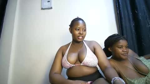 Snapshot of nellyeluxe chatting on 22, 4, 2026 nellyeluxe online show from 22, 4, 2026