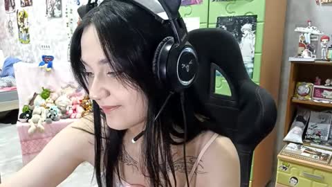 Snapshot of neomadurante chatting on 26, 9, 2025 Mia online show from 26, 9, 2025