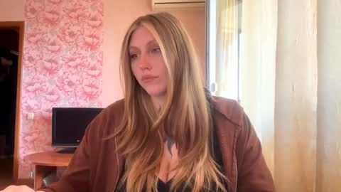 Snapshot of neomimaddern chatting on 19, 4, 2026 neomimaddern online show from 19, 4, 2026