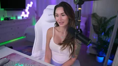 Snapshot of neomotoko chatting on 11, 11, 2025 Sasha West online show from 11, 11, 2025