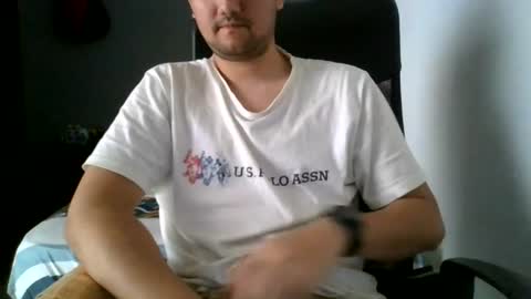 Snapshot of nerdxxx94 chatting on 25, 6, 2026 MrBull online show from 25, 6, 2026