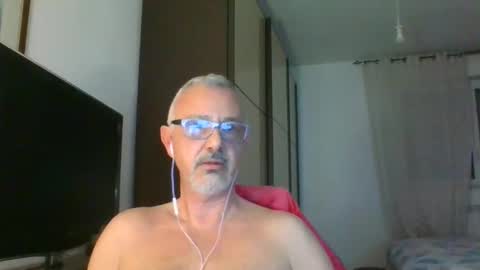 Snapshot of nevenerabis chatting on 8, 1, 2025 nevenerabis online show from 8, 1, 2025