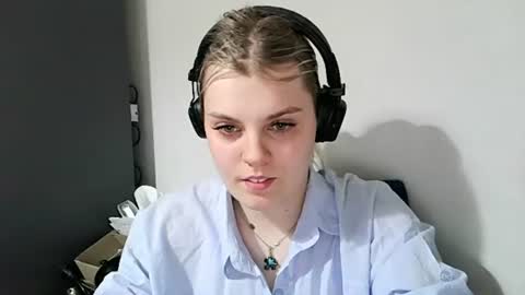 Snapshot of never_enoughh chatting on 16, 6, 2026 never_enoughh online show from 16, 6, 2026