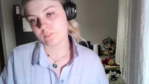Snapshot of never_enoughh chatting on 19, 6, 2026 never_enoughh online show from 19, 6, 2026