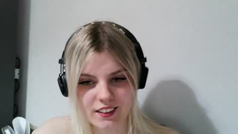 Snapshot of never_enoughh chatting on 25, 6, 2026 never_enoughh online show from 25, 6, 2026