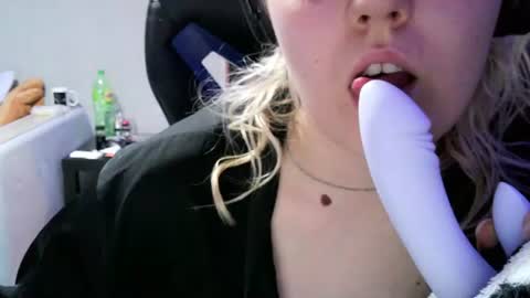 Snapshot of never_enoughh chatting on 8, 7, 2026 never_enoughh online show from 8, 7, 2026