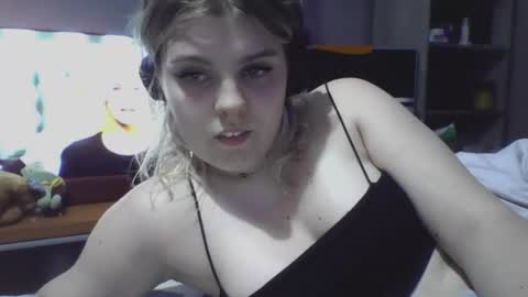 Snapshot of never_enoughh chatting on 27, 7, 2026 never_enoughh online show from 27, 7, 2026