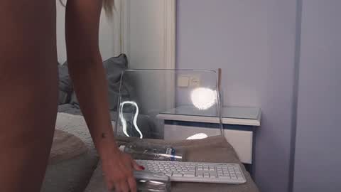 new dee online show from 1, 2, 2025