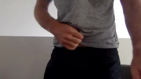 Snapshot of newysub75 chatting on 16, 10, 2025 newysub75 online show from 16, 10, 2025