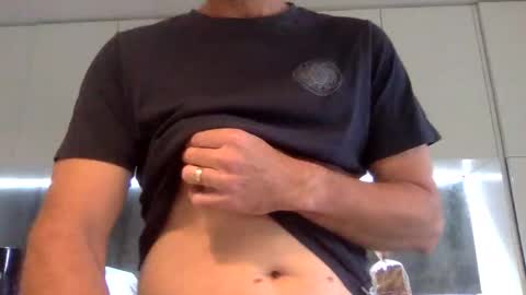 Snapshot of newysub75 chatting on 29, 10, 2025 newysub75 online show from 29, 10, 2025