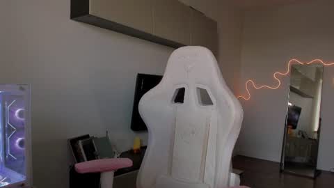 Mina online show from 8, 7, 2026