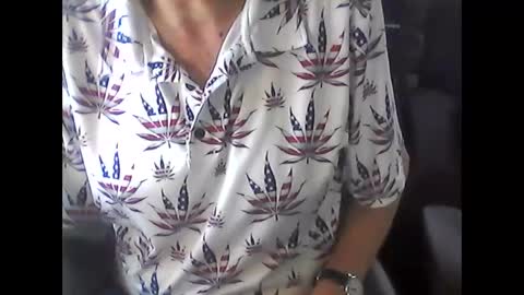 Snapshot of nfgwholoves2cum chatting on 27, 4, 2026 NFG Nice Friendly Guy Dick online show from 27, 4, 2026
