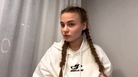 Snapshot of ngasimm chatting on 25, 3, 2026 EmmaWalters online show from 25, 3, 2026