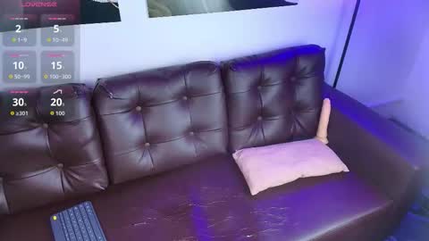 Nia Blum online show from 2, 12, 2025