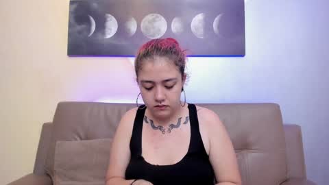 Estefani  online show from 28, 1, 2025