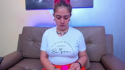 Estefani  online show from 29, 1, 2025