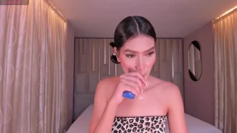 Snapshot of niasalvatore chatting on 4, 3, 2025 Call me Nia online show from 4, 3, 2025