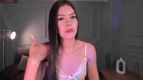 Snapshot of niasalvatore chatting on 6, 3, 2025 Call me Nia online show from 6, 3, 2025