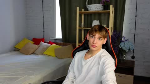 Snapshot of nick_win chatting on 4, 12, 2024 Nick online show from 4, 12, 2024