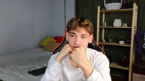 Snapshot of nick_win chatting on 4, 12, 2024 Nick online show from 4, 12, 2024