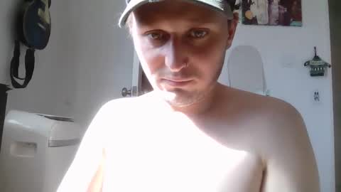 Snapshot of nickkle chatting on 10, 2, 2025 Nickleee online show from 10, 2, 2025