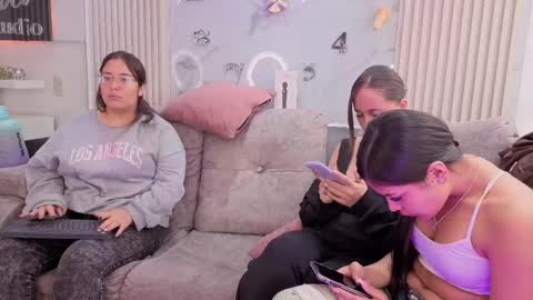 nicky_as online show from 18, 2, 2026