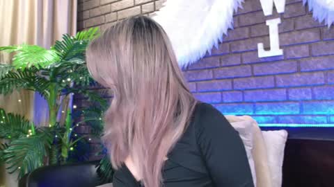 Snapshot of nicky_owl chatting on 20, 1, 2025 Today is my 41st birthday And in 2 hours Im waiting for you on the stream Stock up on tokens and a good mood Nicky online show from 20, 1, 2025