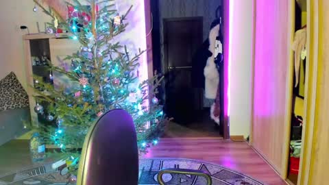 Nicky Weekends online show from 13, 1, 2025