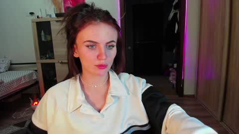 Nicky Weekends online show from 6, 2, 2025