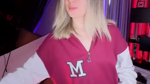 Snapshot of nickywindsor chatting on 24, 6, 2026 Nicky online show from 24, 6, 2026
