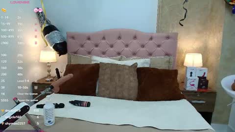 Nicol Alvarez online show from 8, 3, 2025