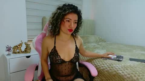Snapshot of nicolblossom_ chatting on 12, 9, 2025 Nicol online show from 12, 9, 2025