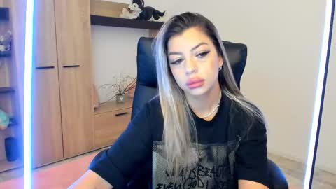 Snapshot of nicole___19 chatting on 3, 2, 2026 Nico online show from 3, 2, 2026