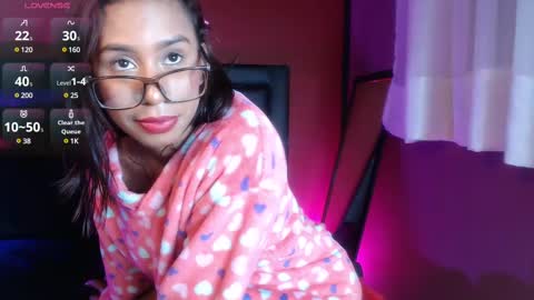 Snapshot of nicole_brown1126 chatting on 8, 3, 2025 nicole_brown1126 online show from 8, 3, 2025