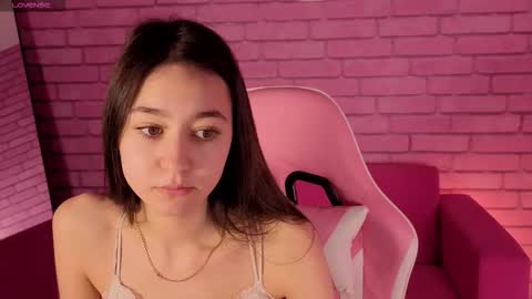 Snapshot of nicole_brownie chatting on 5, 2, 2026 Nicole online show from 5, 2, 2026