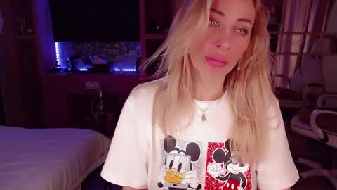 Nicole online show from 26, 10, 2025