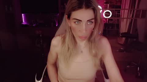 Snapshot of nicole_g0ld_ chatting on 1, 5, 2026 Nicole online show from 1, 5, 2026