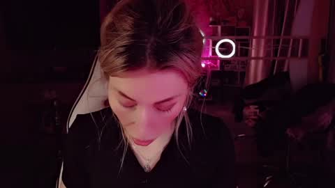 Snapshot of nicole_g0ld_ chatting on 11, 5, 2026 Nicole online show from 11, 5, 2026