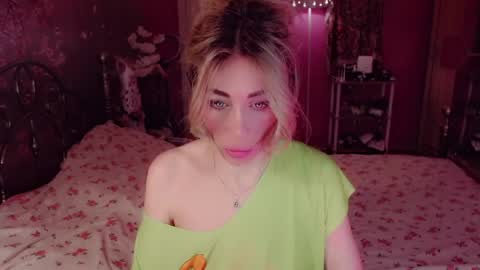 Snapshot of nicole_g0ld_ chatting on 30, 5, 2026 Nicole online show from 30, 5, 2026