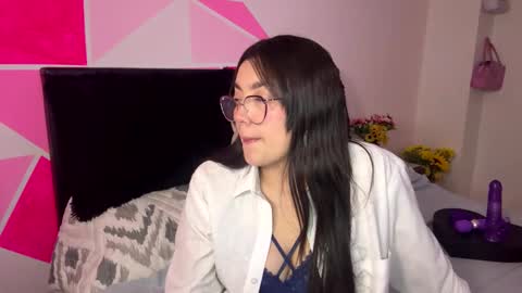 Snapshot of nicole_wc chatting on 27, 9, 2025 Nicole online show from 27, 9, 2025
