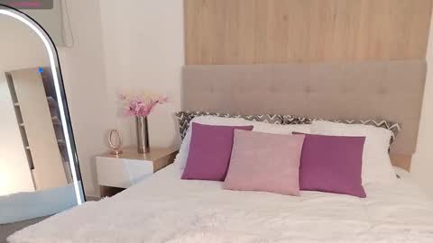 Snapshot of nicole_whitee chatting on 20, 12, 2025 N A T A L I A online show from 20, 12, 2025