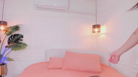 Snapshot of nicole_whitee chatting on 17, 2, 2026 N A T A L I A online show from 17, 2, 2026