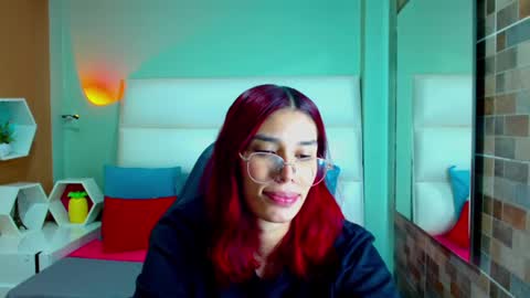 N i c o l e  online show from 5, 1, 2025