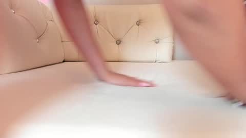 Nicol Flores  GMT-5 1530-2200  online show from 27, 12, 2024