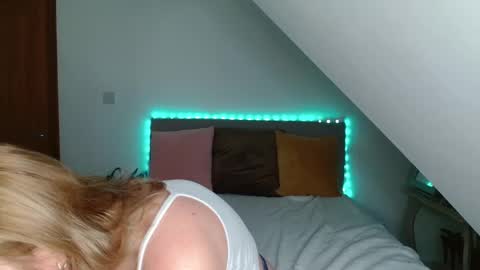 Snapshot of nicolelinharts chatting on 21, 12, 2024 Birthday online show from 21, 12, 2024
